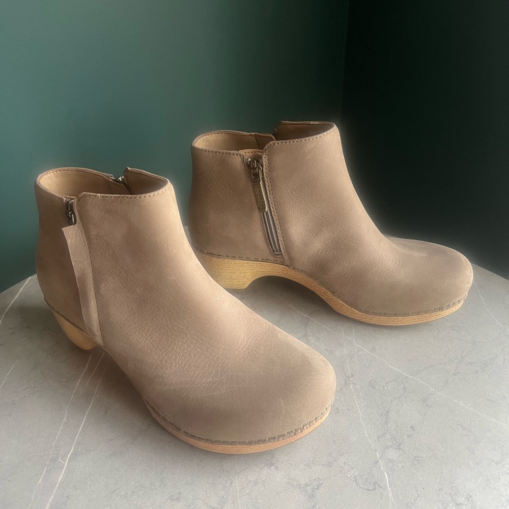 🆕 DANSKO LIZANNE Clog Booties 37